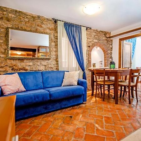 Apartments Casa Rubeus Ровінь Екстер'єр фото