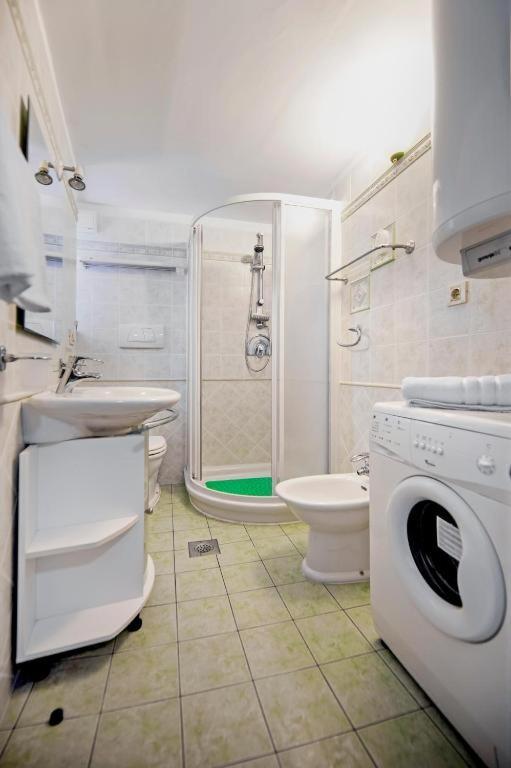 Apartments Casa Rubeus Ровінь Екстер'єр фото